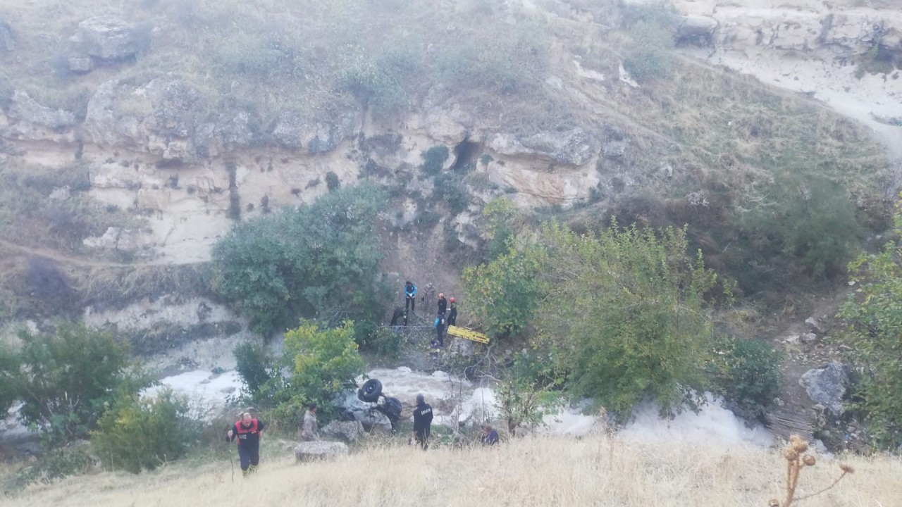 Siirt’te araç uçuruma yuvarlandı, ölü ve yaralıya bir gün sonra ulaşıldı
