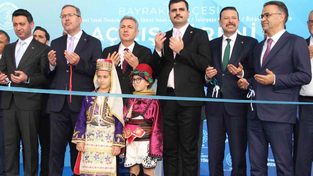 İzmir’de depremde hasar görünce yeniden yapılan 4 okulun açılışı gerçekleştirildi
