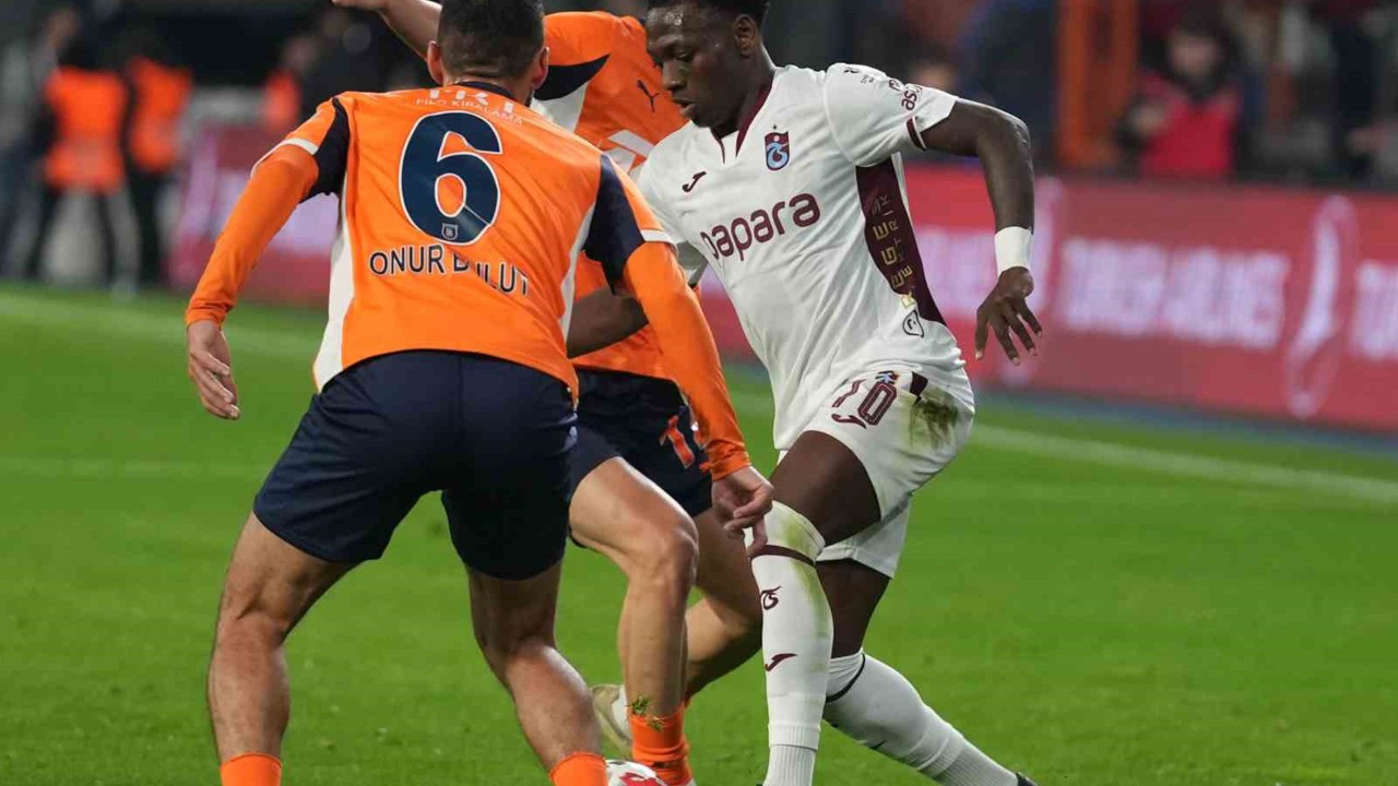 Trendyol Süper Lig: RAMS Başakşehir: 2 - Trabzonspor: 1 (İlk yarı)
