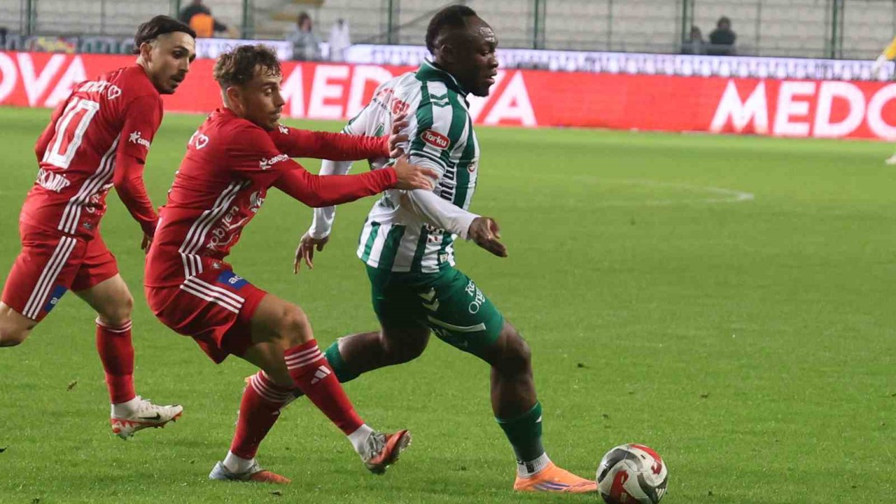 Trendyol Süper Lig: Konyaspor: 0 - Antalyaspor: 0 (İlk yarı)
