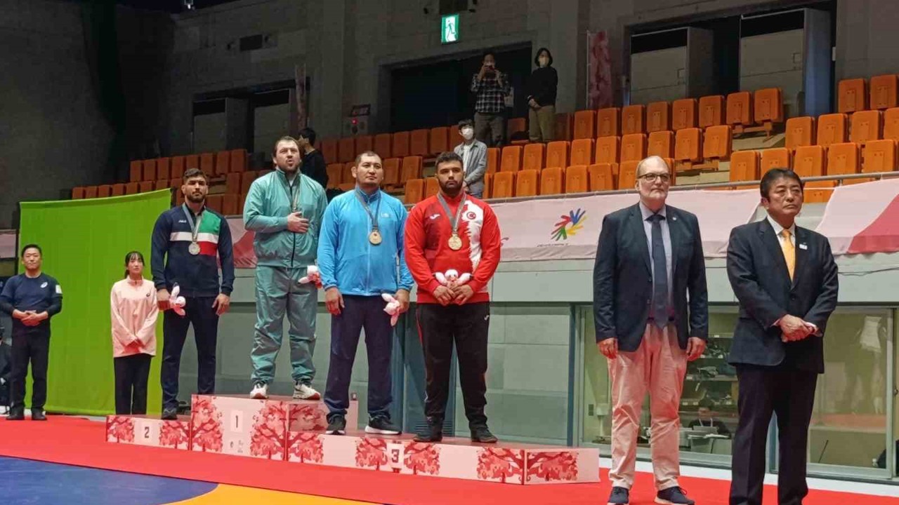 Millî güreşçi Berke Nergiz, Tokyo’dan madalyayla döndü
