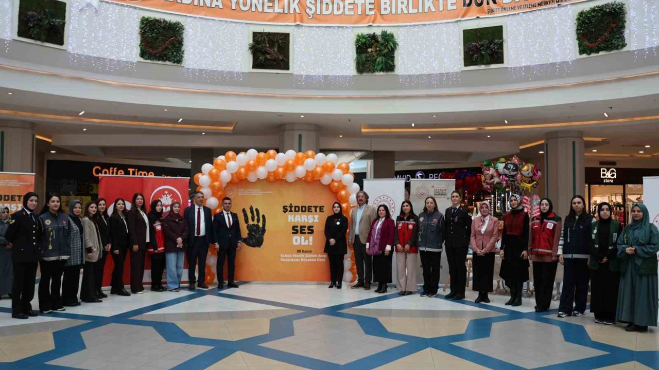 Erzurum’da "25 kadın 25 hikâye" sergisi açıldı
