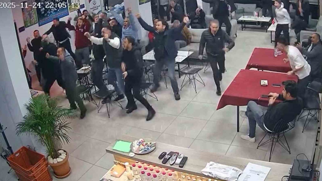 Trabzonspor gol attı taraftarlar böyle coştu
