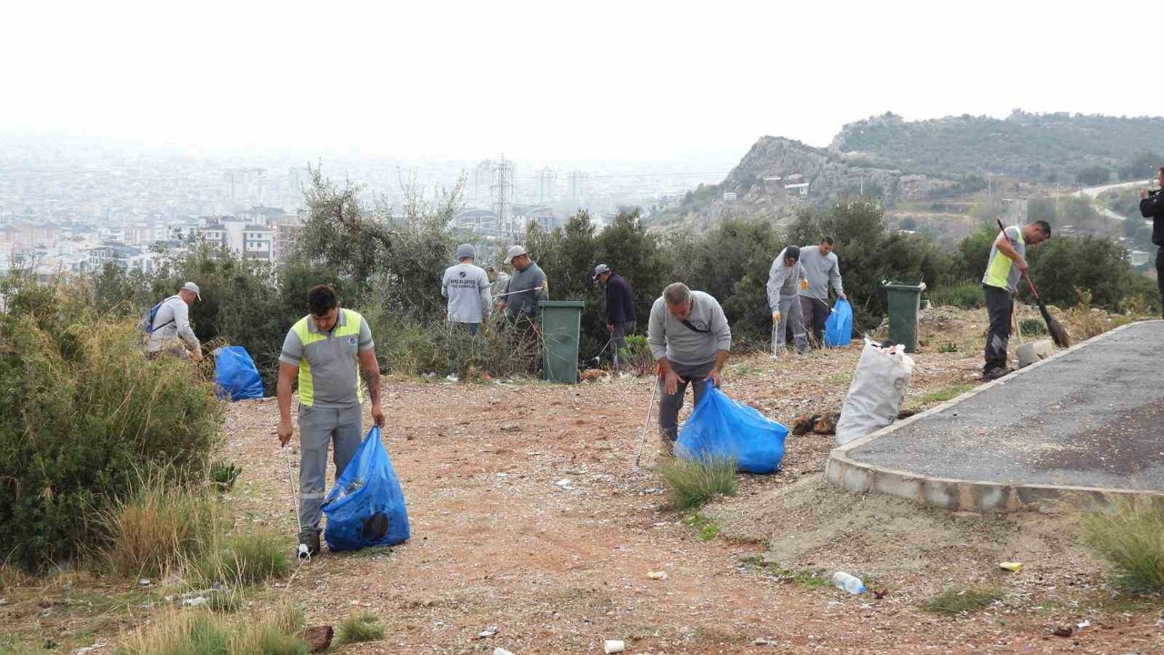 Üç hafta önce 60 çuval çöp toplanan caddeden bu sefer 80 çuval çöp çıktı
