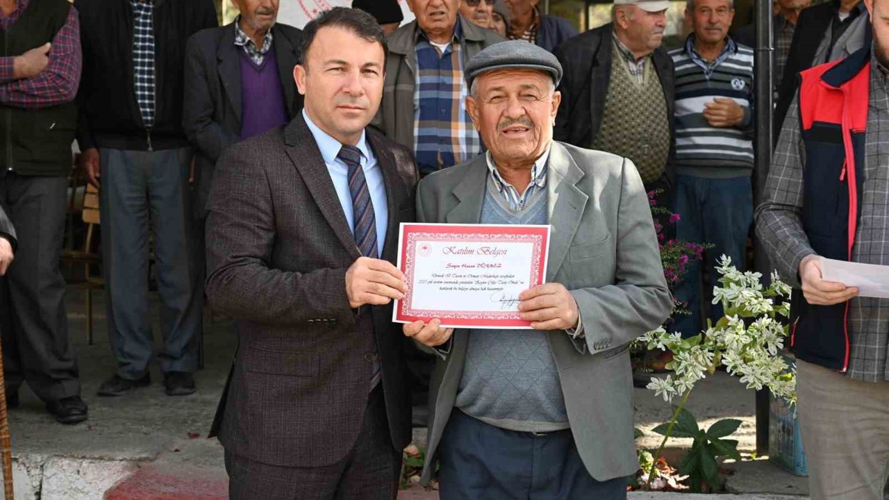 Tavas’ta zeytin seferberliği kapsamında açılan Tarla Okulu ilk mezunlarını verdi
