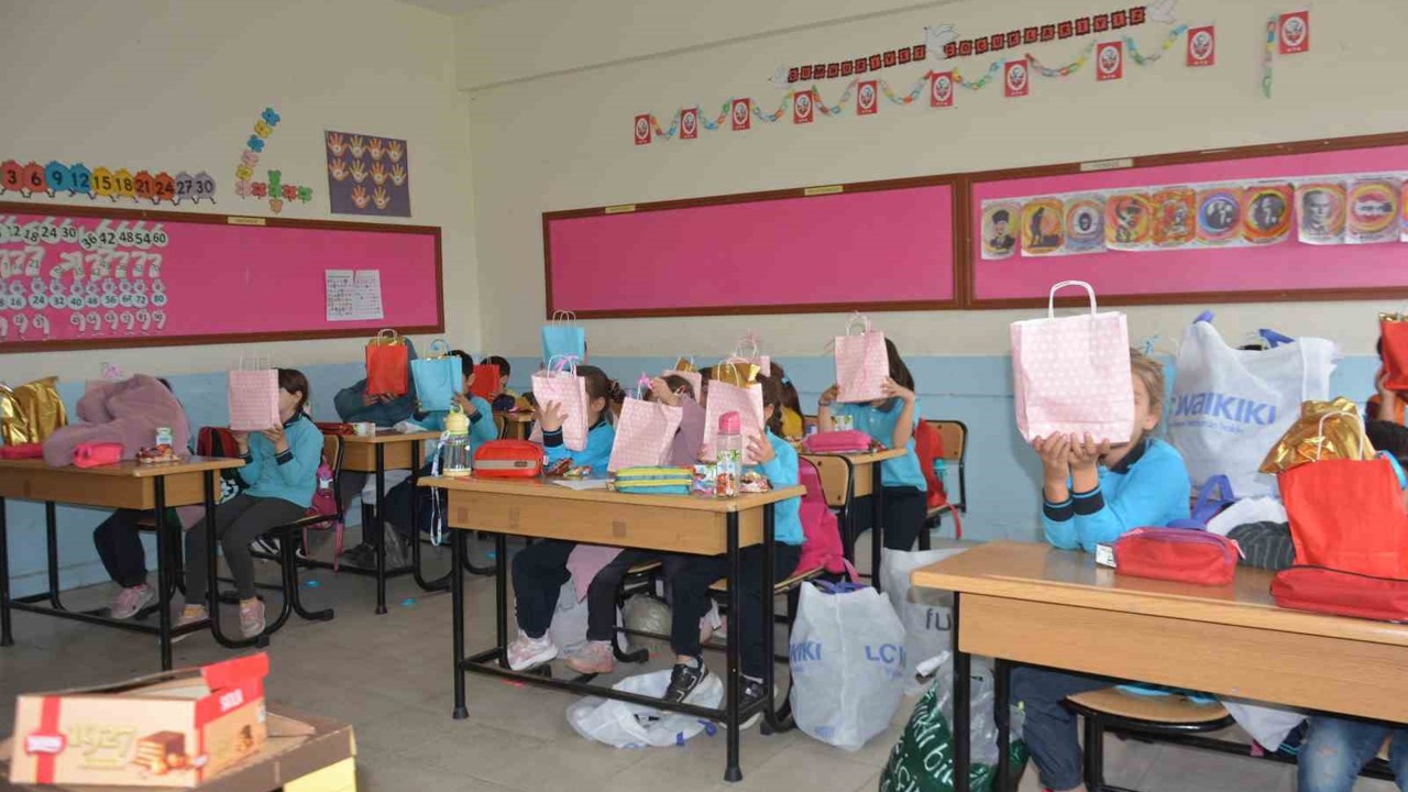 Ordu’da ilkokul öğrencilerinin hediyeleşme mutluluğu
