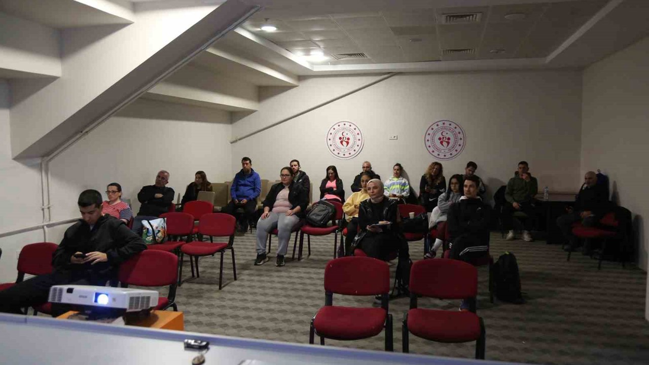 Muğla’da masa tenisinde yeni antrenörler yetişiyor
