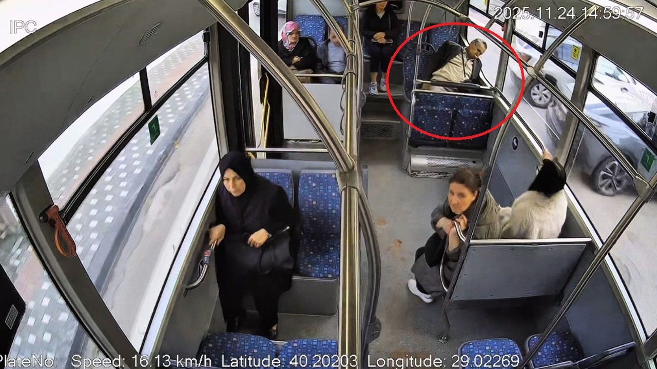 Otobüste fenalaşan adam için zamanla yarış...Yolcularla birlikte acile böyle çekti

