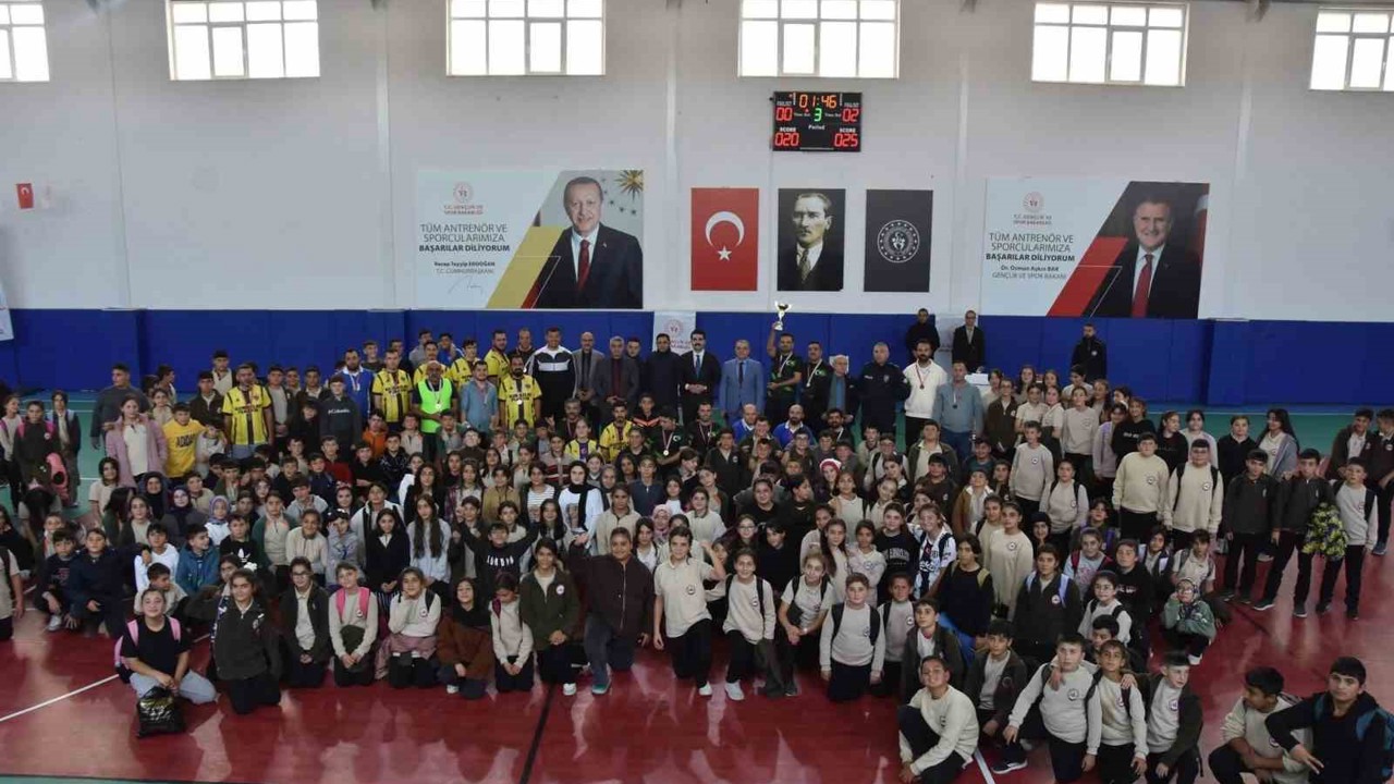 Öğretmenler hünerlerini filede sergiledi
