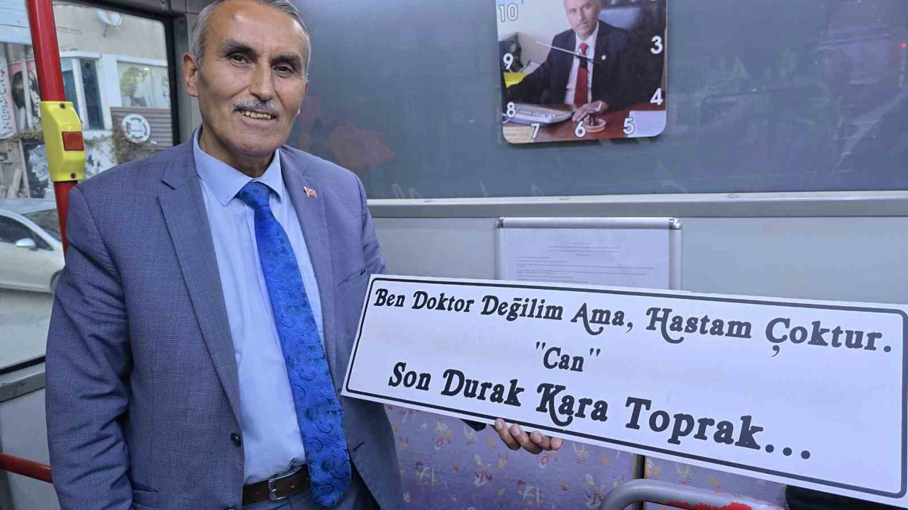 Yozgat’ın ‘Manili Kaptan’ı hem manileriyle hem otobüs yazılarıyla dikkat çekiyor
