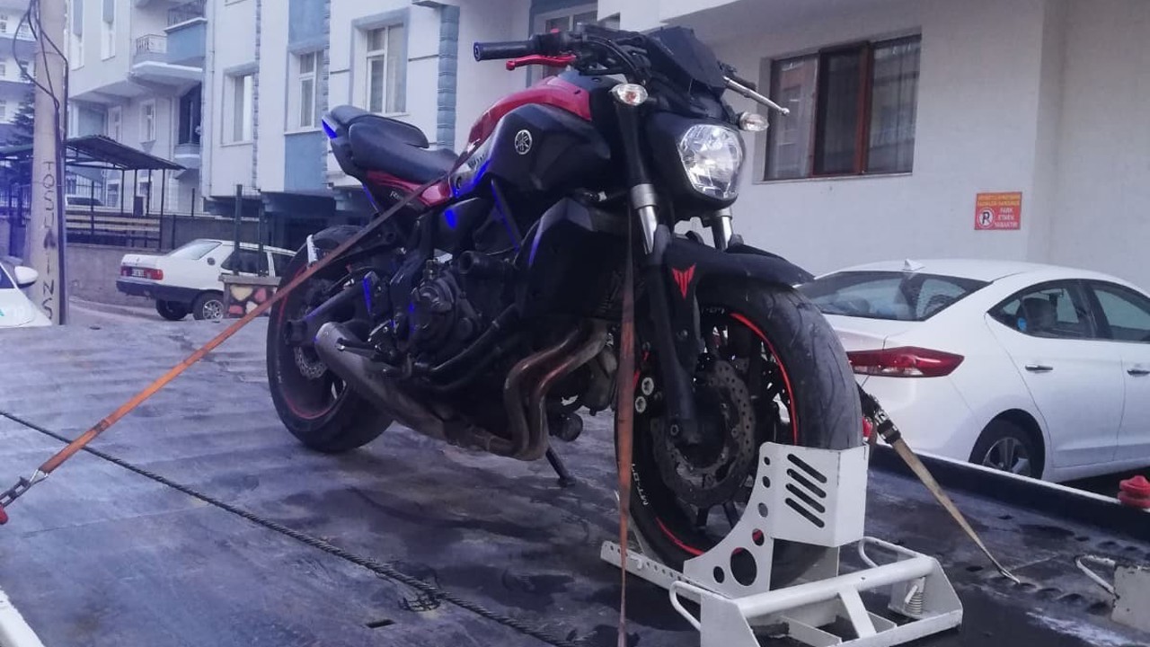 Trafiği tehlikeliye düşüren motosikletliye 61 bin TL ceza uygulandı
