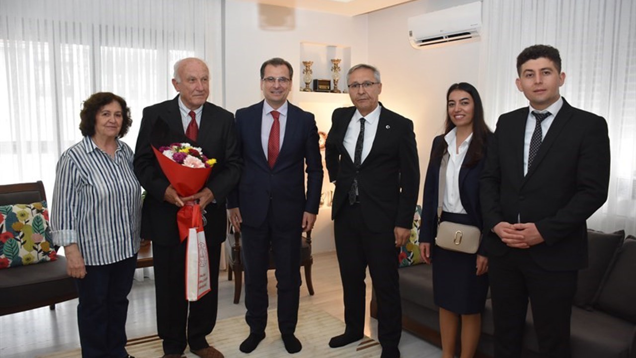 Kaymakam Güldoğan’dan, eğitim çınarlarına vefa

