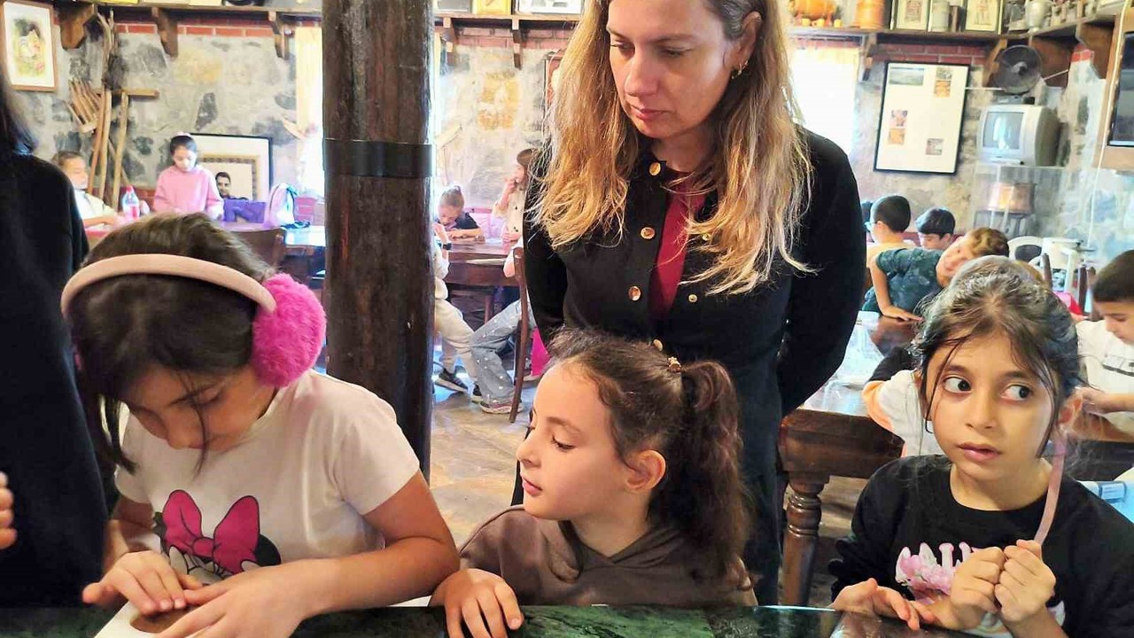 Öğrenciler kestane şekeri üretimini yerinde gözlemledi
