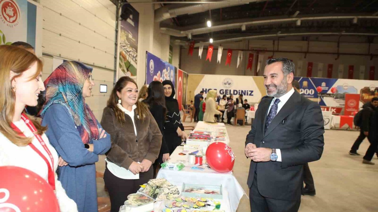 Başkan Şerifoğulları, AileFest’te ailelerle buluştu; genç çiftin nikahını kıydı
