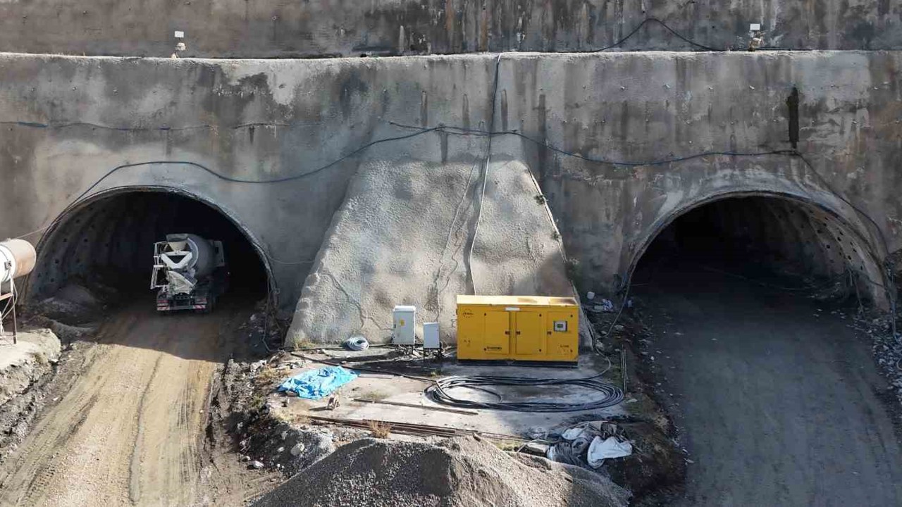Bitlis, Van ve Diyarbakır arasında ulaşımın konforunu artıracak projeler hızla sürüyor
