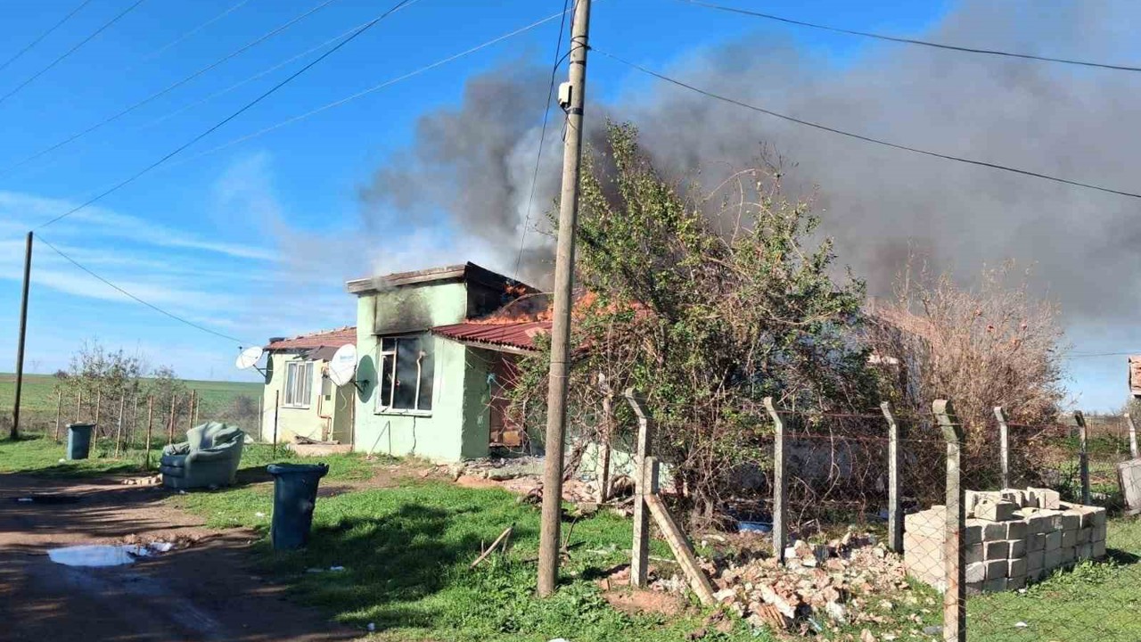 Babaeski’de tek katlı evde yangın
