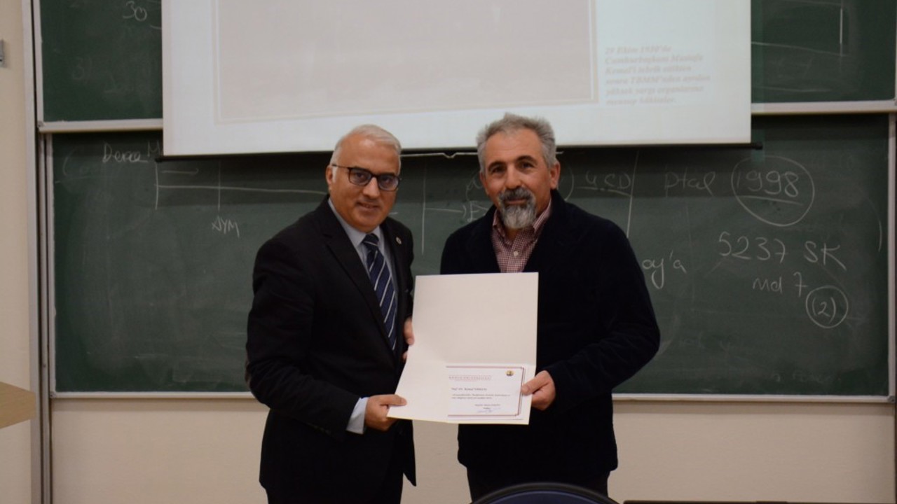 ’Başöğretmen Atatürk, Modernleşme ve Hukuk’ konferansı gerçekleştirildi
