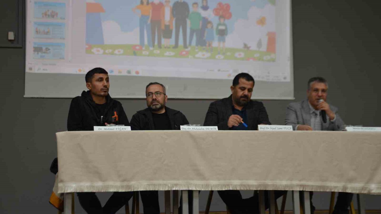 Bulanık’ta "Maarif Modeli Aile Konferansı" yoğun ilgi gördü
