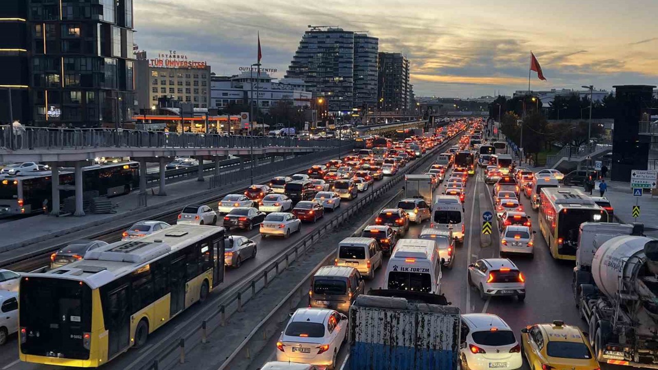 İstanbul’da trafik yoğunluğu yüzde 89’a ulaştı
