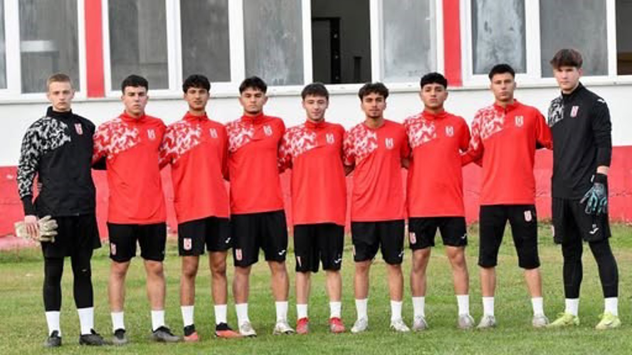 Balıkesirspor’da alt yaş kategorilerinden 9 futbolcu A takıma alındı
