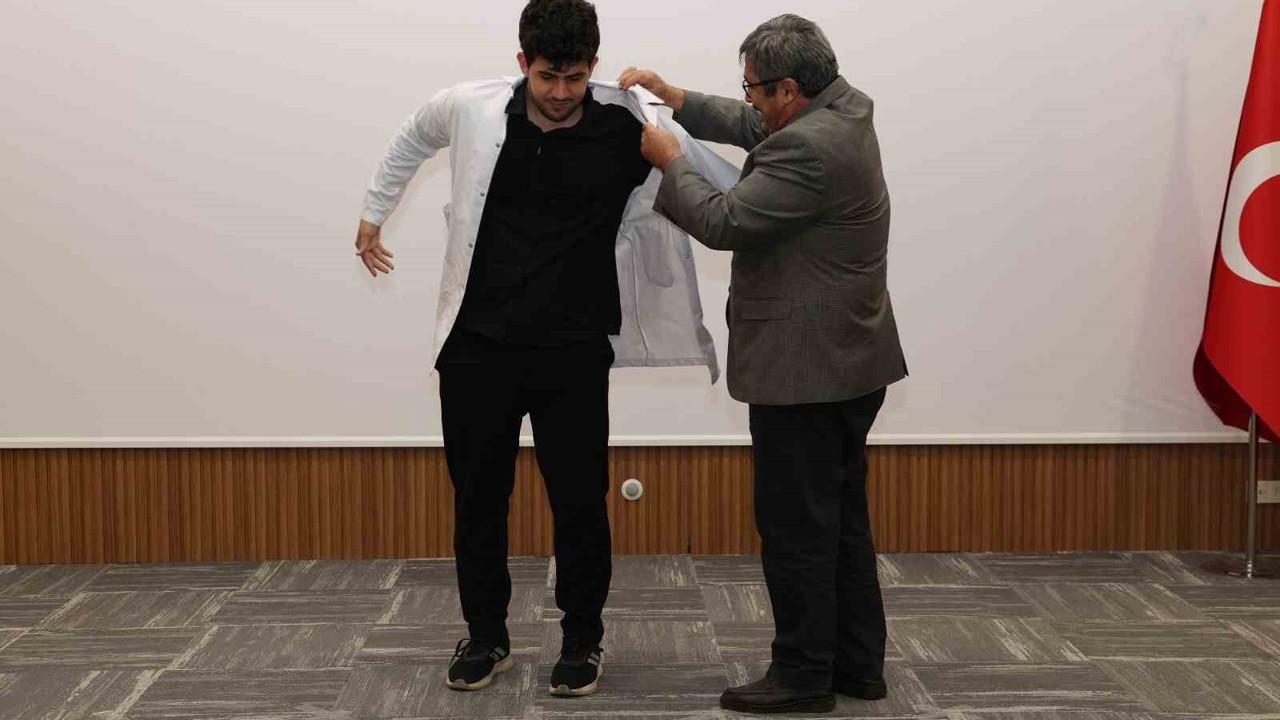 ALKÜ’lü Diş Hekimliği Fakültesi öğrencileri beyaz önlüklerini giydi
