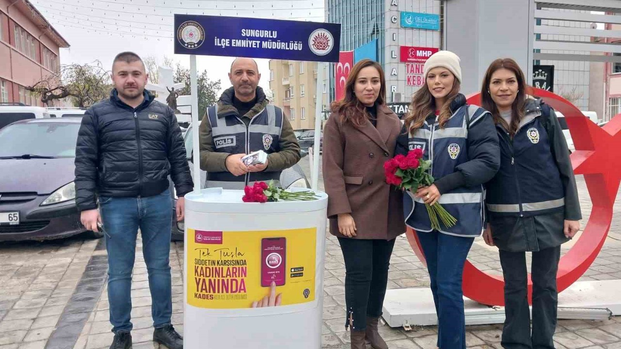 Sungurlu polisi kadınlara ‘KADES’i anlattı
