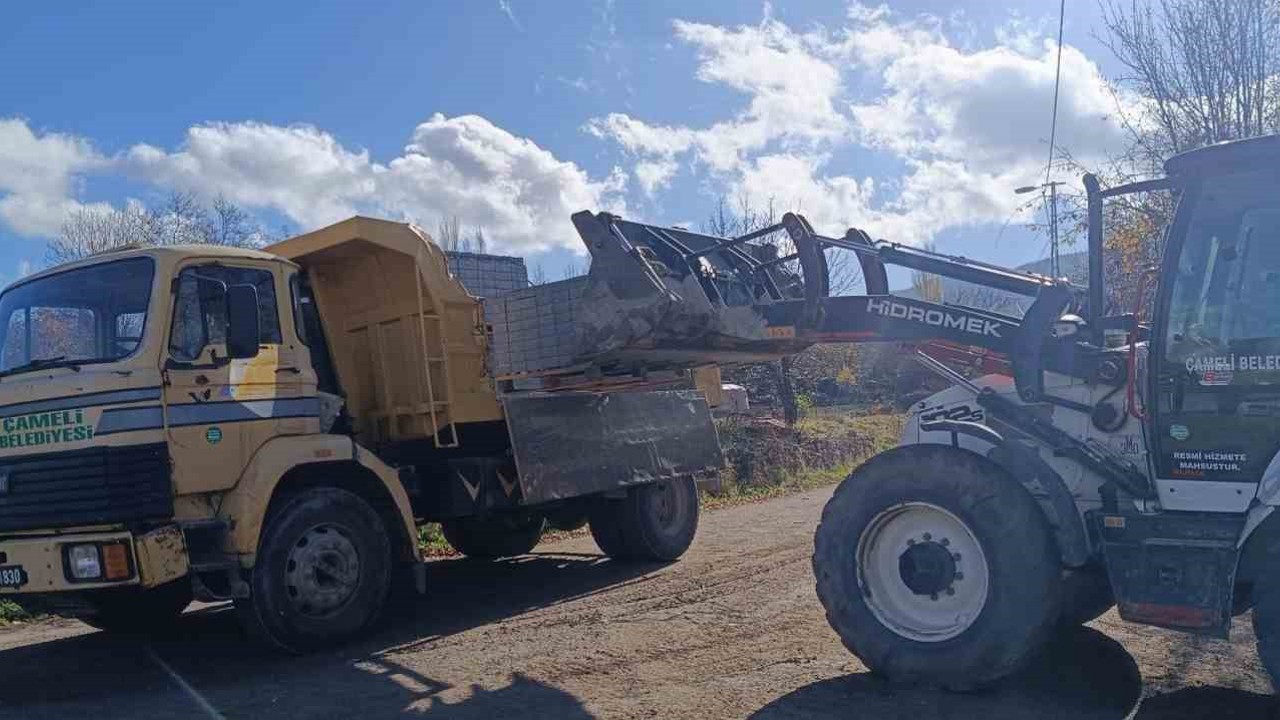 Çameli’nde kilit parke taşı döşeme çalışmaları aralıksız devam ediyor
