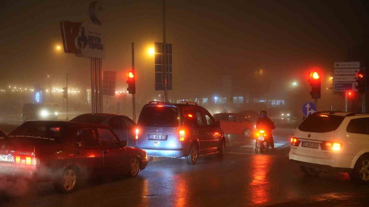 Denizli’de yoğun sis yaşamı zorlaştırdı
