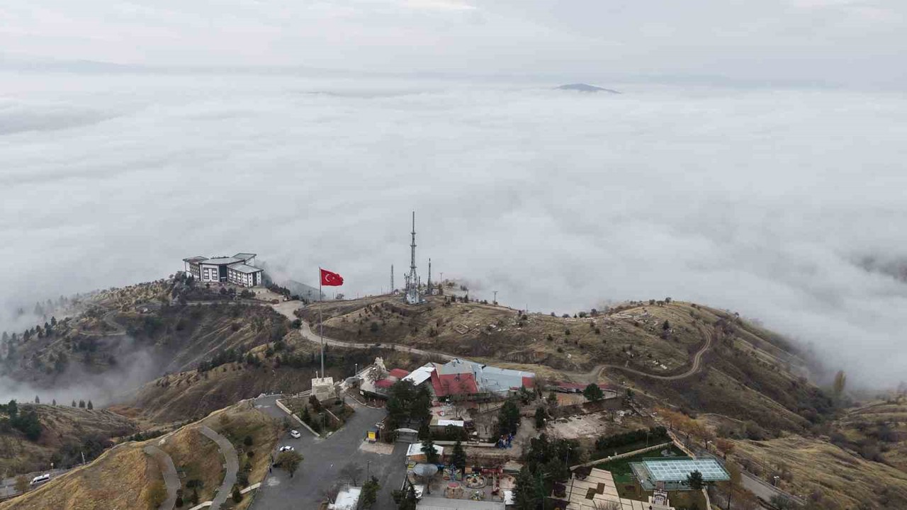 Elazığ sis denizinde kayboldu, ortaya kartpostallık görüntüler çıktı
