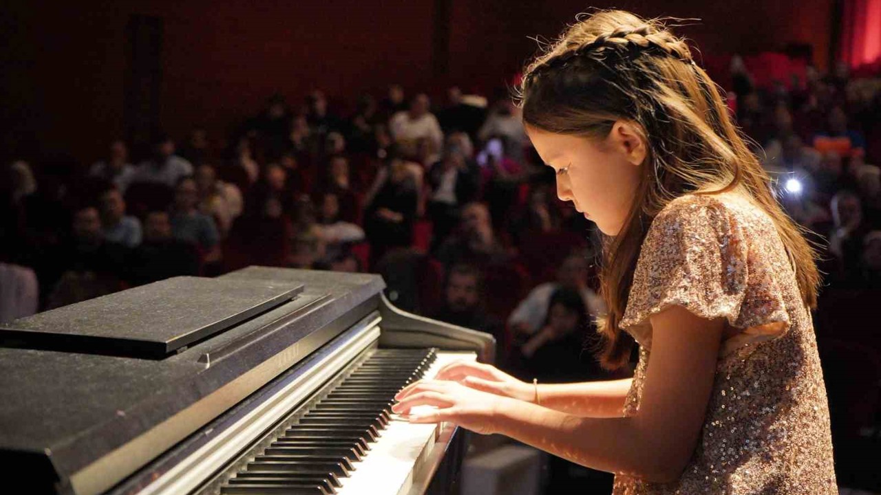 Küçük piyanistler hünerlerini sergiledi
