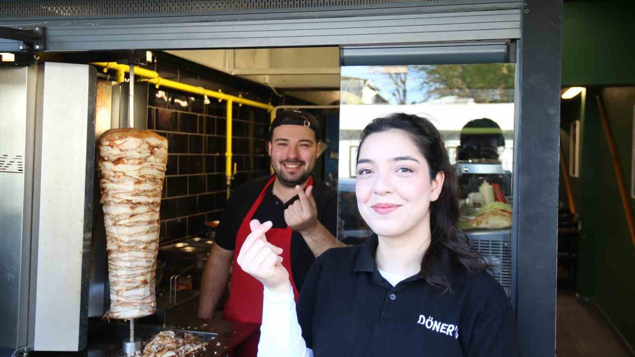 Kore’de döner kesmeyi öğrendiler Eskişehir’de dükkan açtılar
