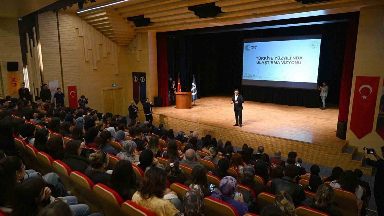 Anadolu Üniversitesi ev sahipliğinde düzenlenen Ufest Gençlik Festivali Bakan Yardımcısı Boyraz’ın sunumuyla sona erdi

