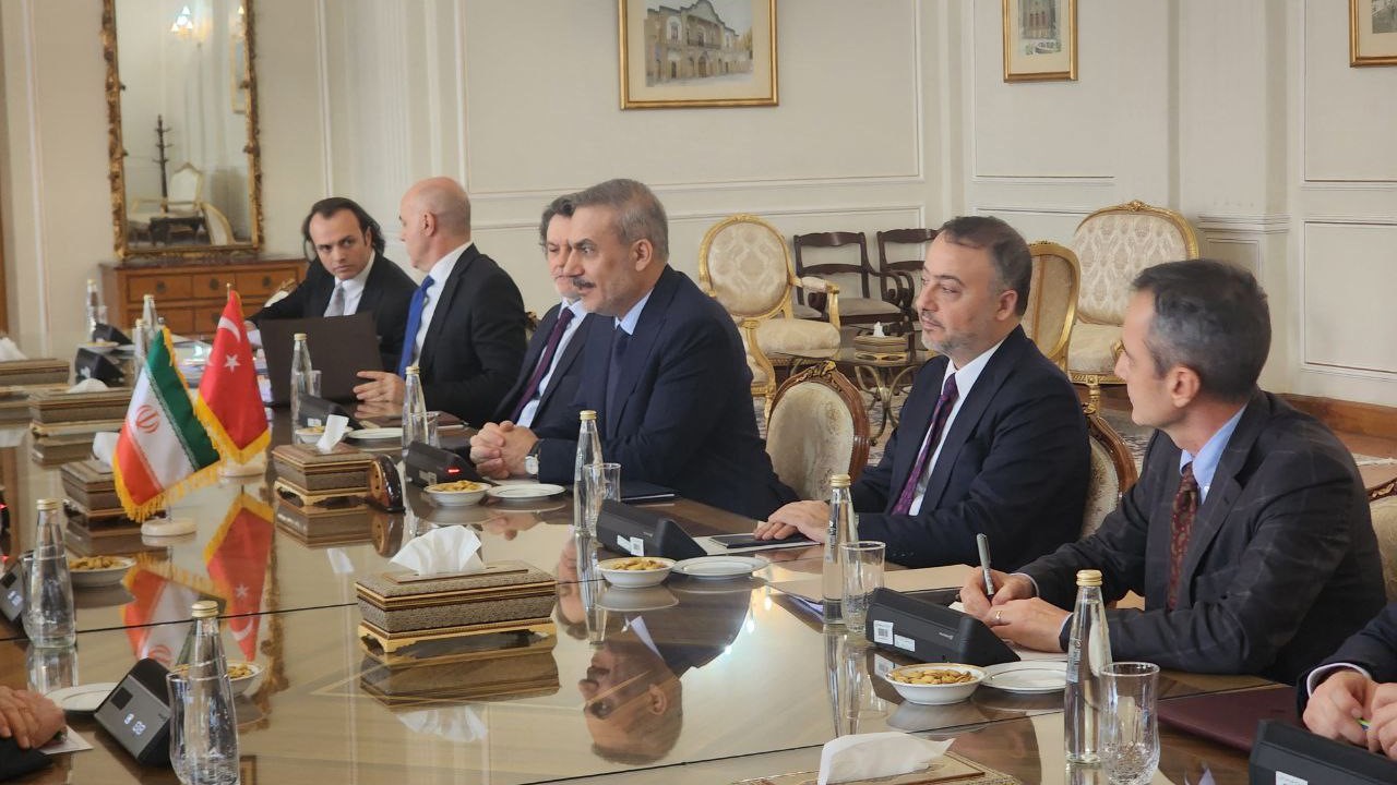 Dışişleri Bakanı Fidan, İranlı mevkidaşı Arakçi ile bir araya geldi

