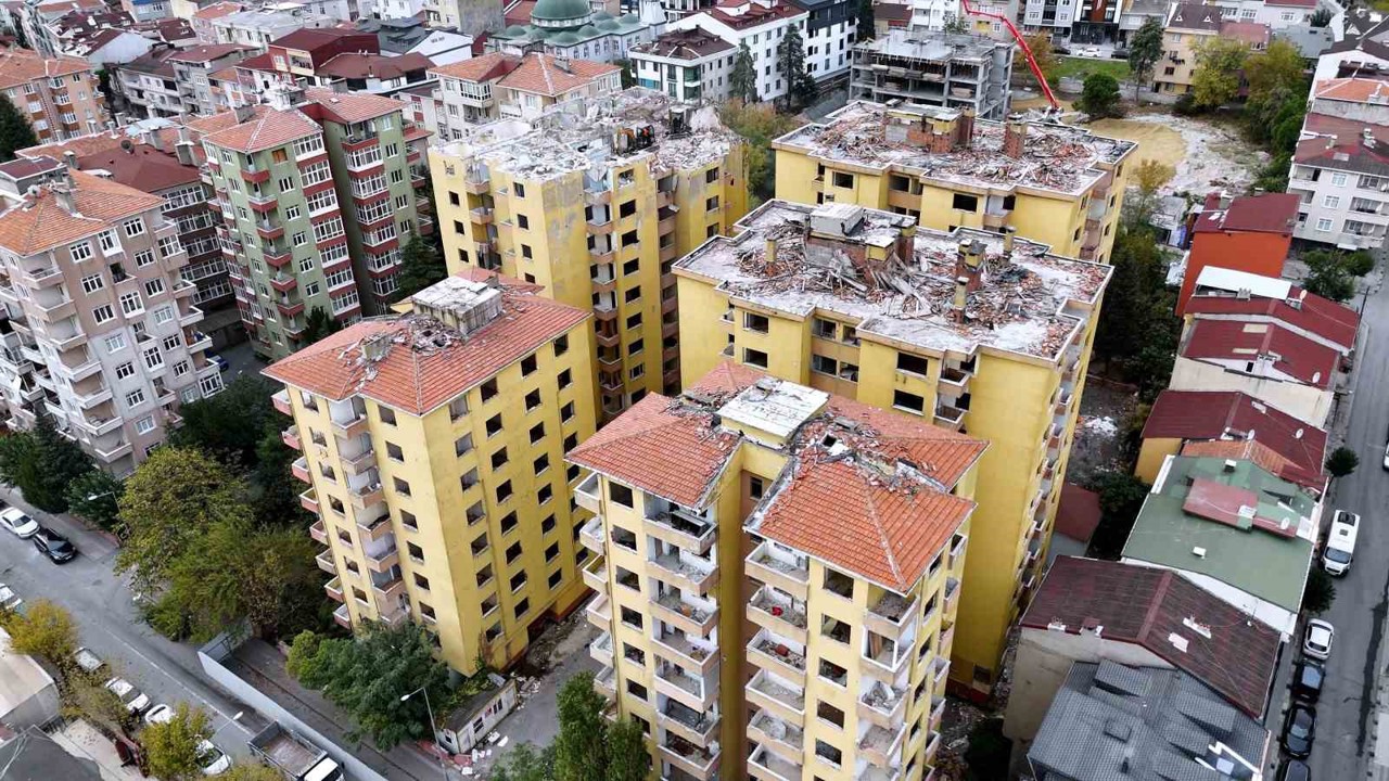 Bakan Kurum: "Doğuş Sitesi sakinleri artık korkuyla uyumayacak"
