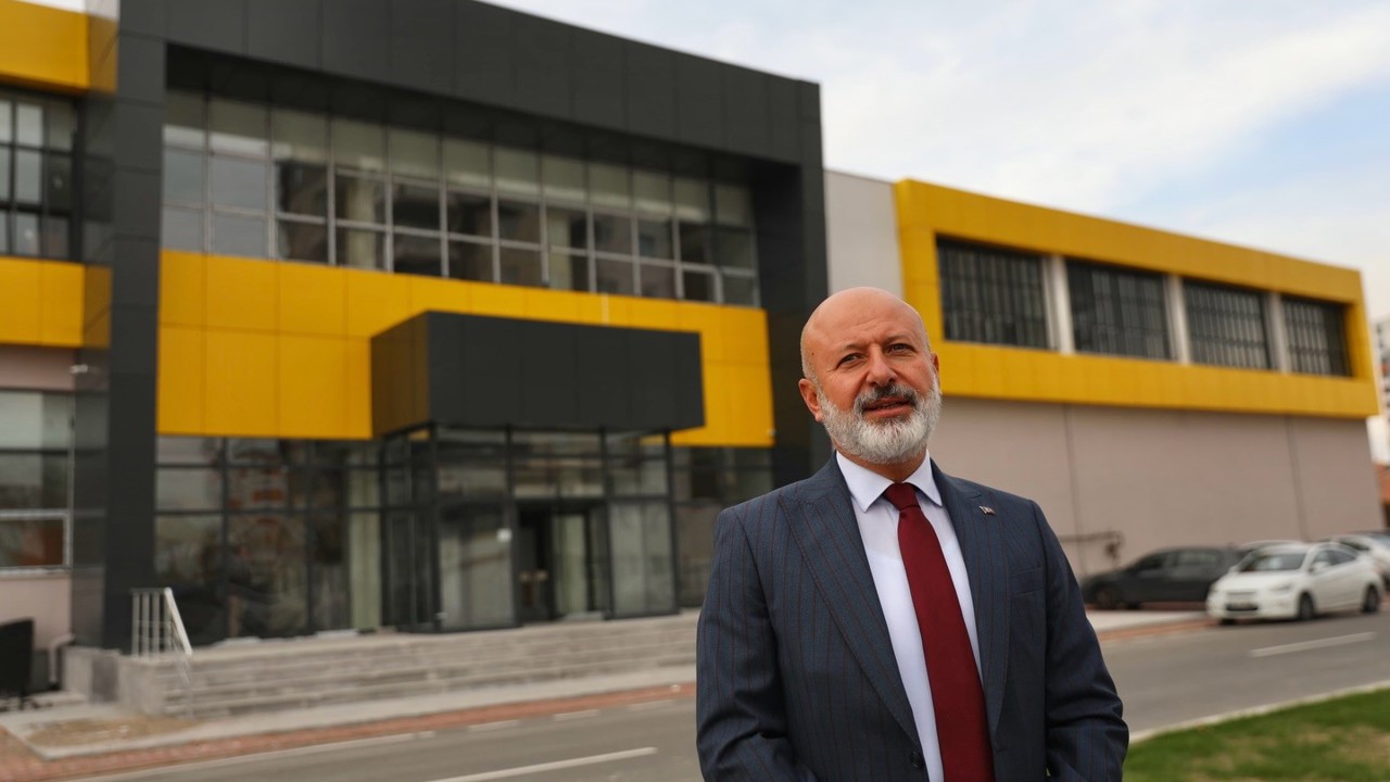Başkan Çolakbayrakdar: "Sosyal tesislerle hemşehrilerimizin hayatına değer katıyoruz"
