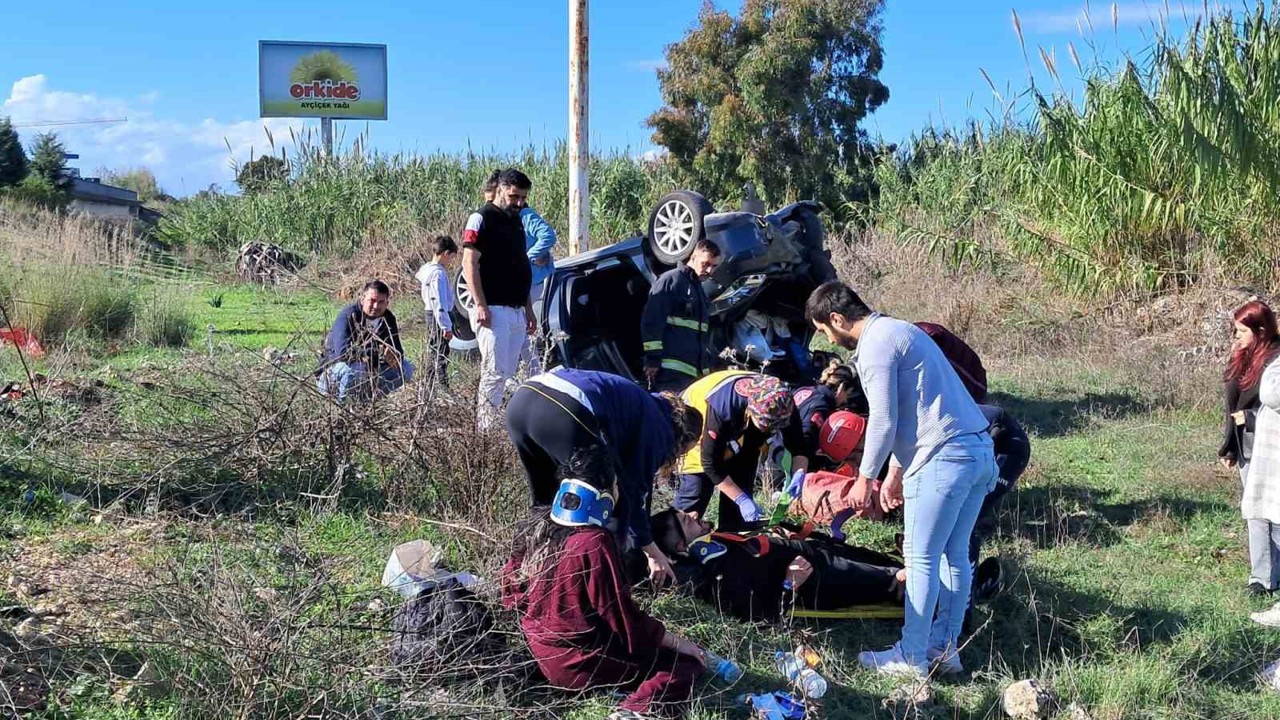 Otomobil şarampole yuvarlandı: 3 yaralı
