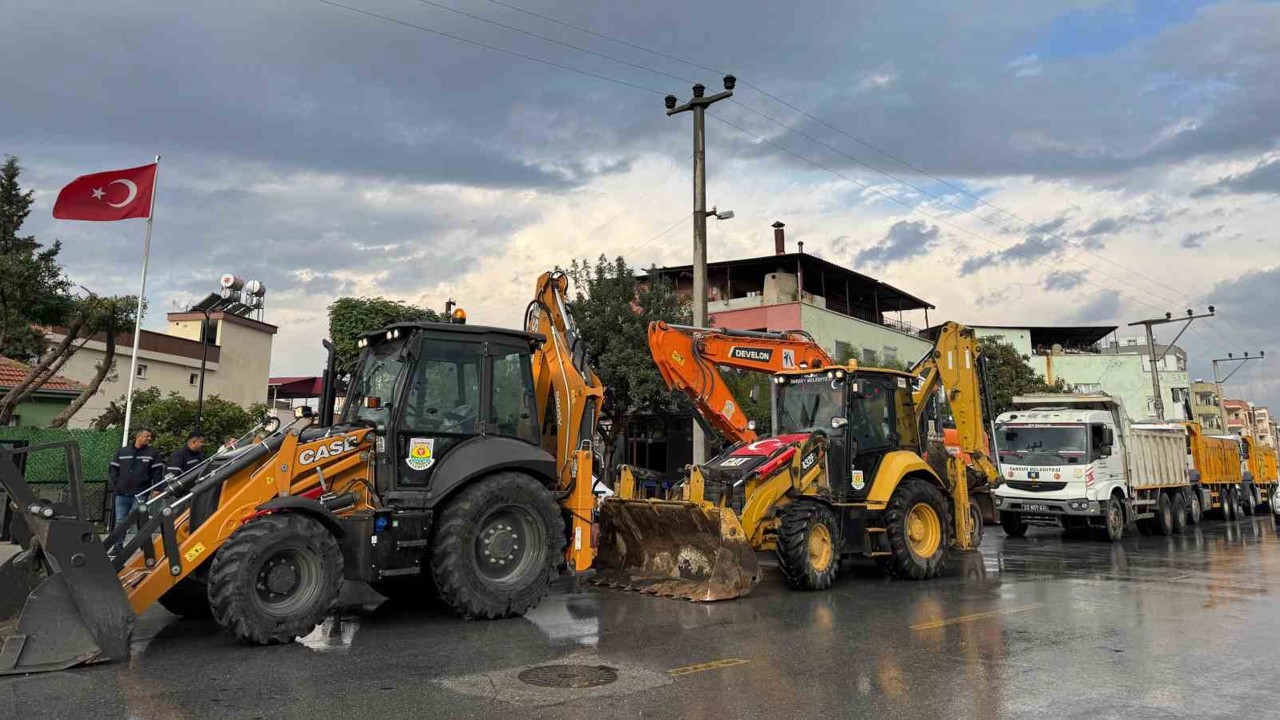 Tarsus’ta gece boyunca yağış mesaisi

