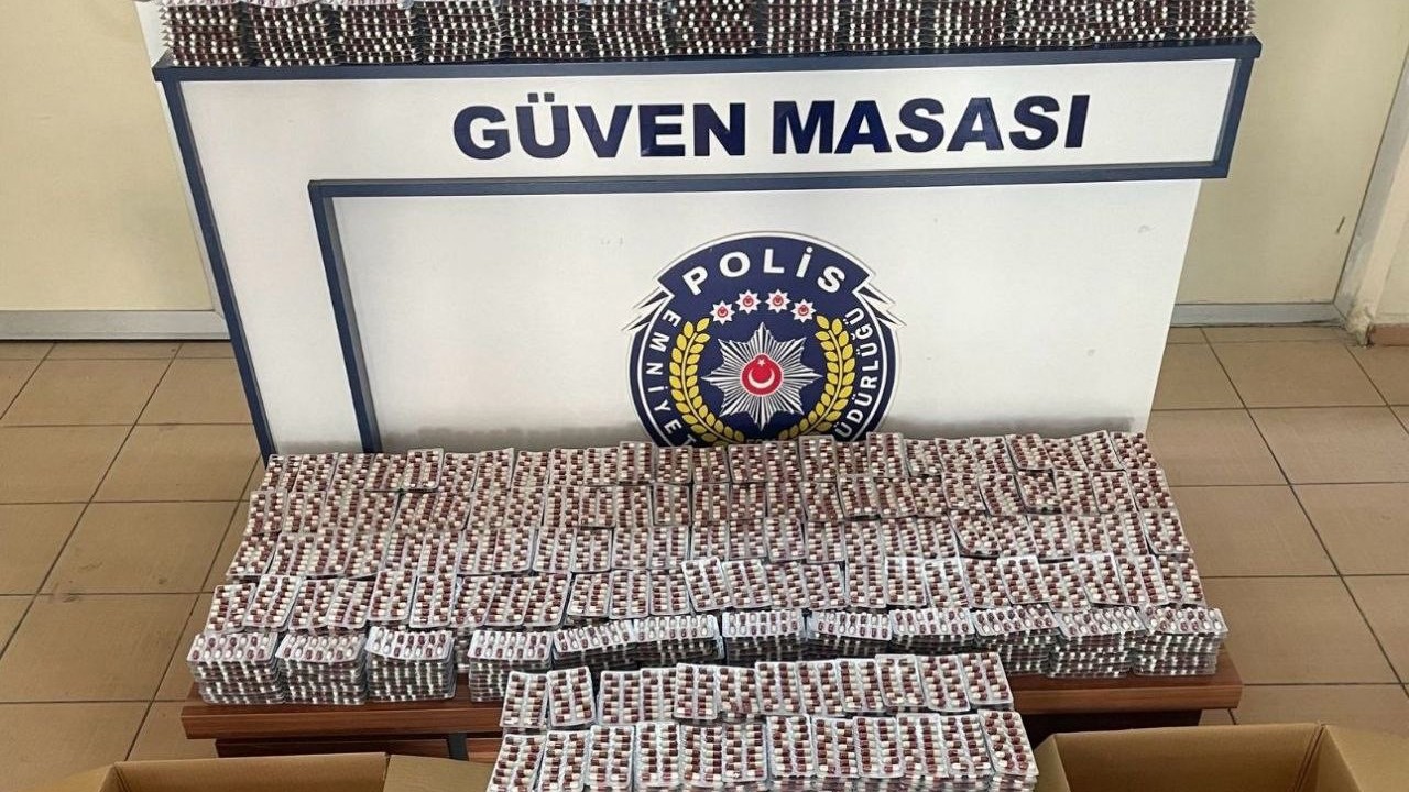 Adana’da aracında 34 bin 176 sentetik hap ele geçirilen sürücü tutuklandı
