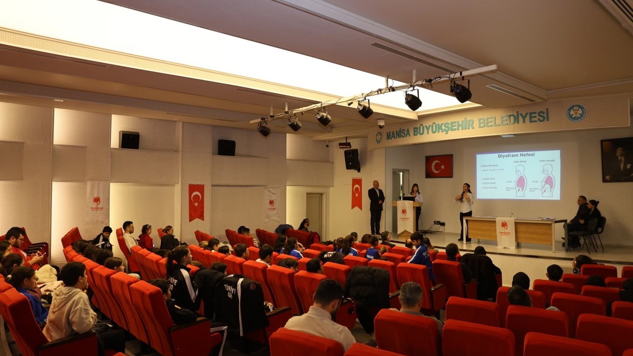 Yunusemre’de ‘Temiz Nefes Sağlıklı Gelecek" paneli
