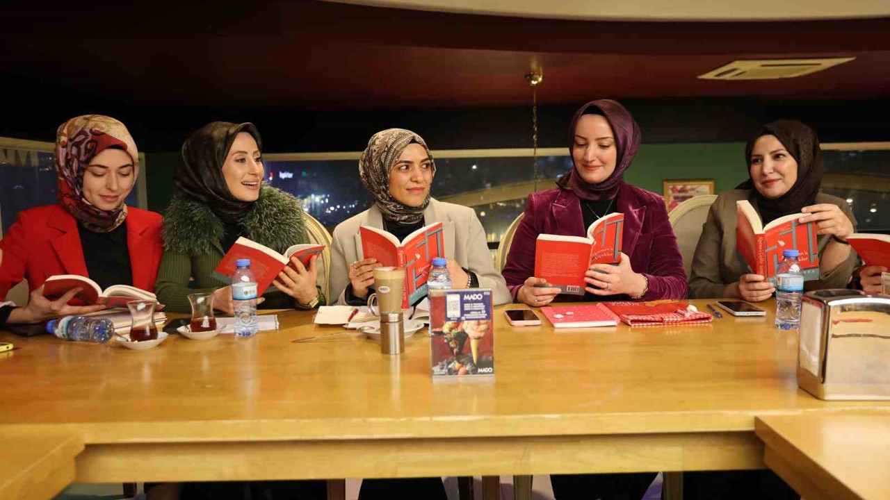 Elazığlı kadınlardan, altın yerine kitap günü
