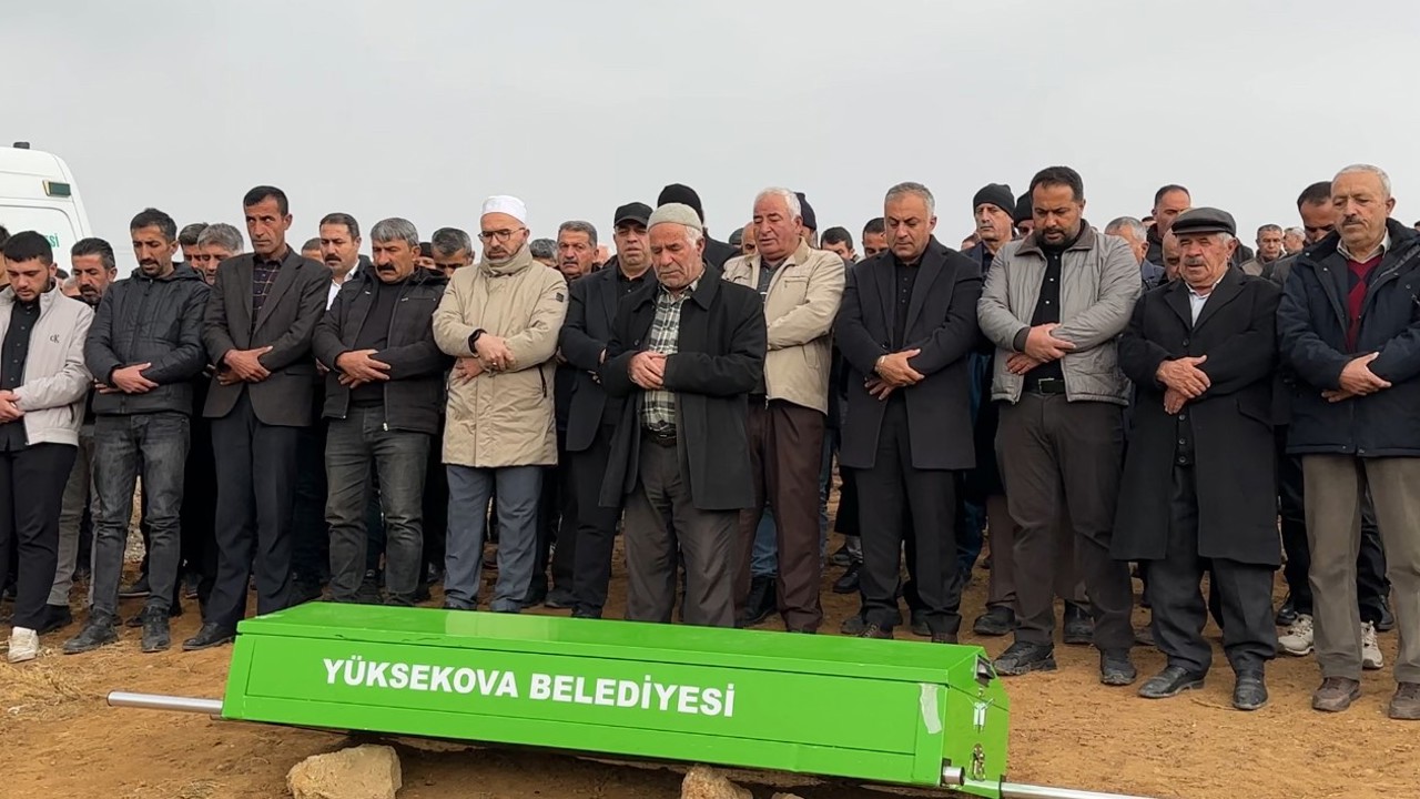 Aracın uçtuğu barajda hayatını kaybeden genç toprağa verildi
