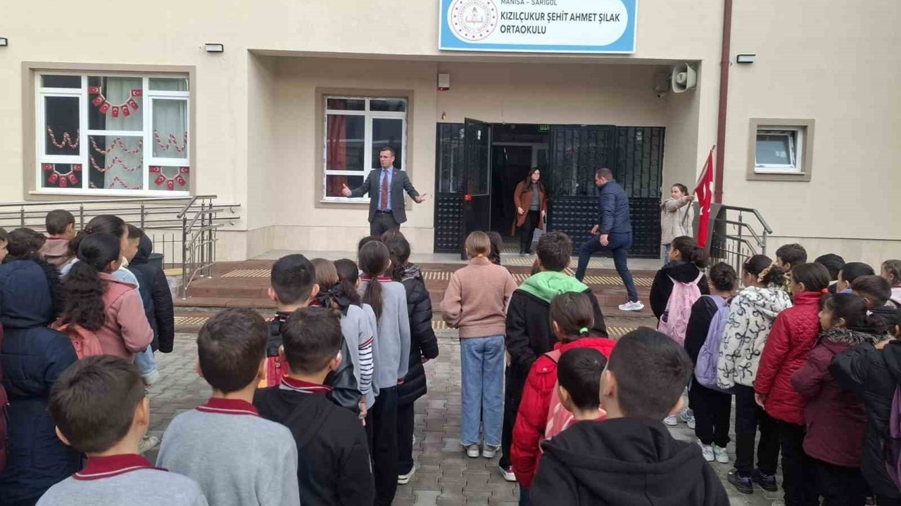 Müdür Yıldırak öğrencilerle buluştu
