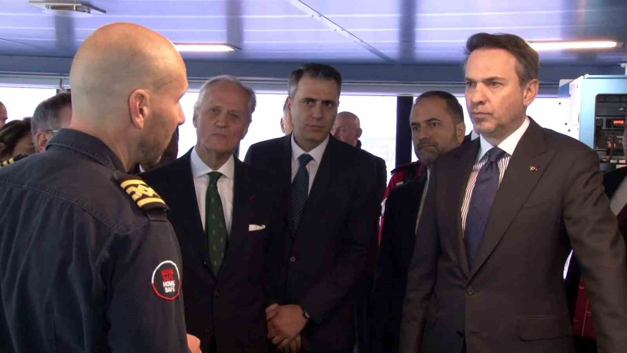 Bakan Bayraktar: "Karadeniz’de görev yapacak 6. sondaj gemimiz çarşamba günü Mersin’de olacak"
