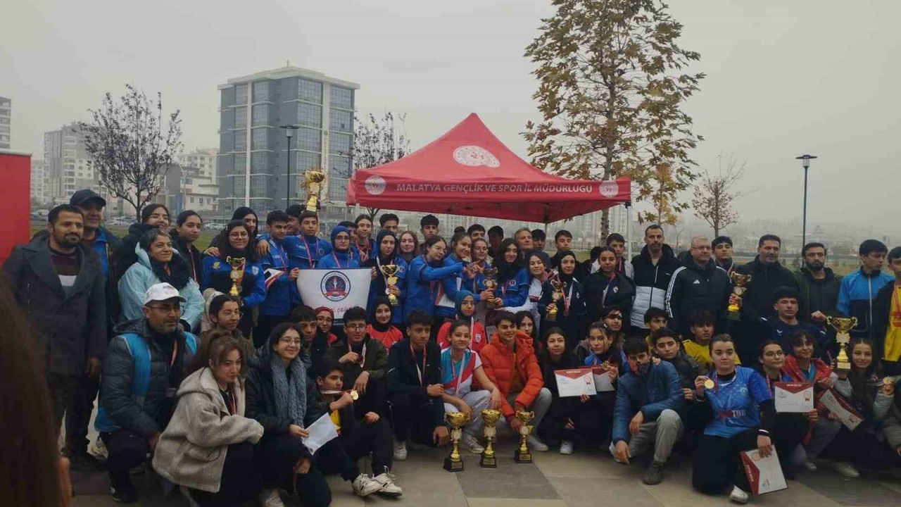 380 sporcu, Okul Sporları Oryantiring Yarışması’nda ter döktü
