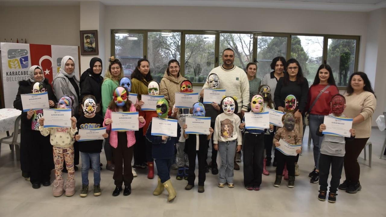 Karacabey Belediyesi’nden anne-çocuk maske boyama atölyesi
