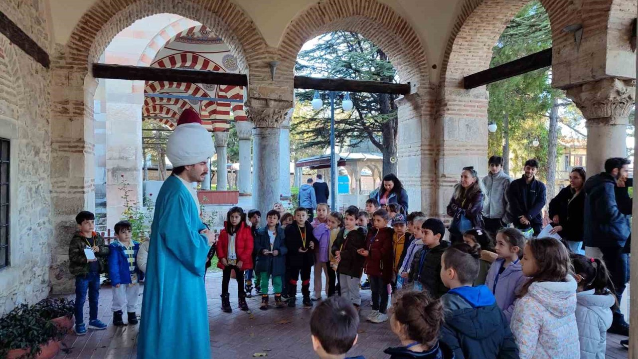 Turizm Fakültesi öğrencileri Kurşunlu Külliyesi’ni yerinde inceledi
