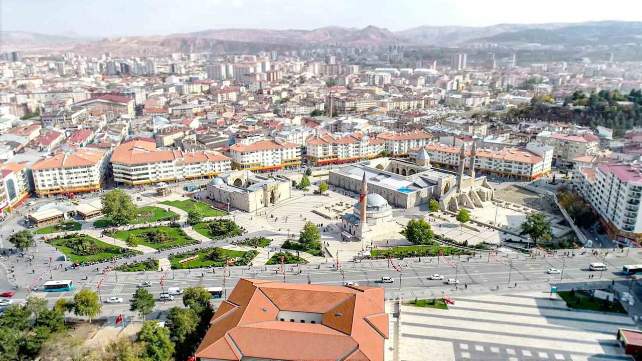 Çekirdek aile de küçüldü, Sivas’ta 40 bin 887 kişi yalnız yaşıyor
