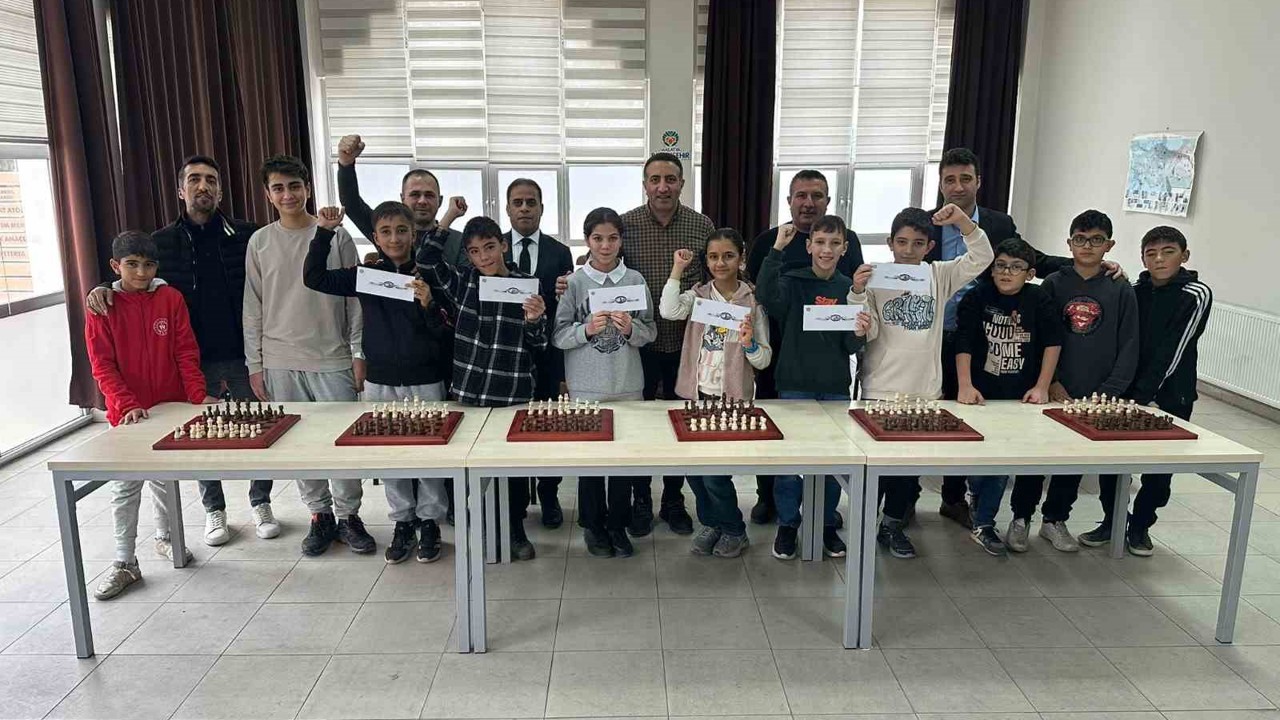 Gençler Kernek Küliyesi’nde kıyasıya yarıştı
