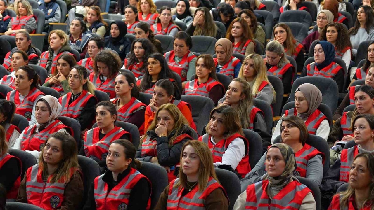 Tekirdağ’da kadın polisler "Kadın Yasal Hakları Eğitimi" konferansında bilgilendirildi
