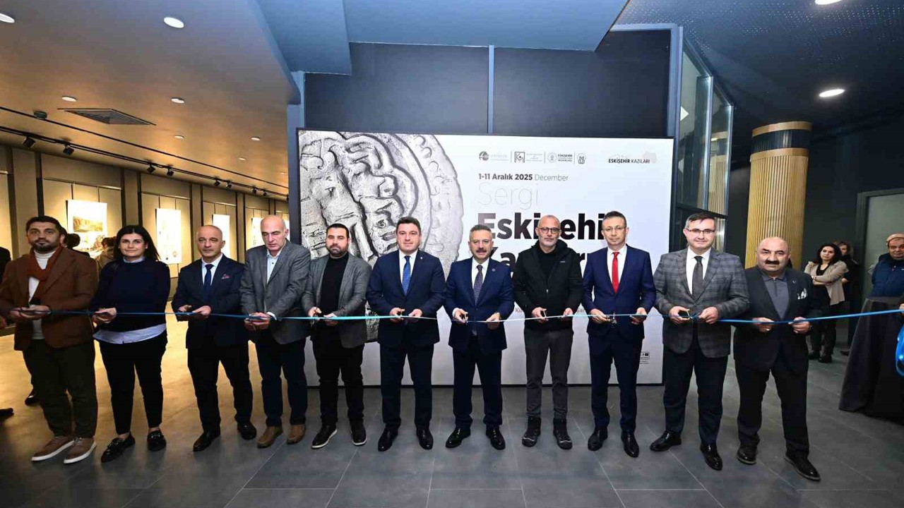 Kazı çalışmalarında ortaya çıkarılan tarihi eserlerin fotoğraflarından oluşan sergi açıldı
